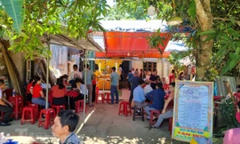 Vụ ba anh em đuối nước tử vong: Người mẹ cạn nước mắt trước nỗi đau quá lớn 