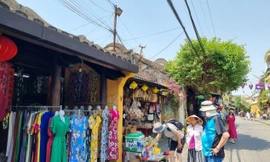 'Khách chụp tấm hình đẹp là quảng bá không mất tiền, sao chặn họ lại để thu vé?'