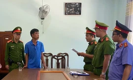 Bắt một cán bộ Trung tâm nuôi dưỡng, điều dưỡng người có công ở Quảng Nam 