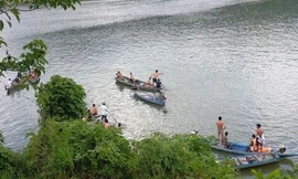 Lật ghe trên hồ thuỷ điện, 1 em nhỏ tử vong, 1 người mất tích