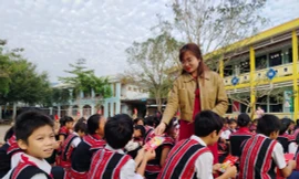 Hơn 9.900 học sinh Quảng Nam nhận món quà đặc biệt trong ngày đầu năm mới