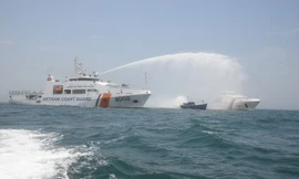 Tàu tuần tra Lực lượng Bảo vệ Bờ biển Philippines luyện tập chung với tàu Bộ Tư lệnh Vùng Cảnh sát biển Vùng 2