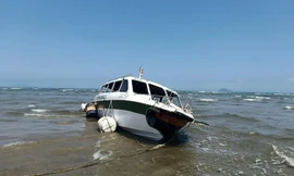 Cận cảnh chiếc ca nô vỡ toác mũi, mình đầy thương tích sau thảm nạn khiến 17 người chết