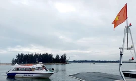 Quảng Nam sẽ thành lập Trạm quan sát và cứu hộ đặt tại cồn cát Khủng Long để giám sát tàu thuyền trên biển Cửa Đại. Ảnh H. Văn