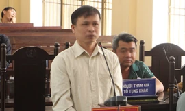 Chiếm đoạt tiền, lừa bán đất của anh trai để trả nợ