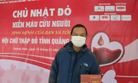 Chàng trai xứ Quảng Võ Diệp Đình Tường 26 lần hiến máu. Ảnh H. Văn