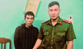 Vây bắt đối tượng truy nã trốn trong bãi vàng ở Quảng Nam