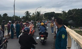 Nam thanh niên bỏ xe máy trên cầu Cẩm Nam nhảy xuống sông tự tử