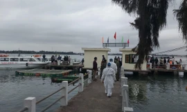 Hiện trường vụ chìm tàu du lịch. ảnh Hoài Văn.