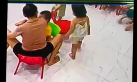 Bé 3 tuổi ở Quảng Nam bị cô giáo hất cùi chỏ vào mặt
