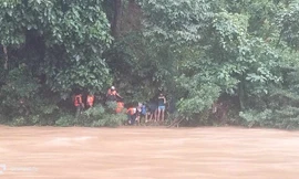 Đội mưa tìm kiếm cháu bé 2 tuổi ở Quảng Nam mất tích