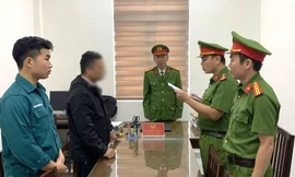 Nhân viên văn phòng đăng ký đất đai bị bắt vì nhận hối lộ