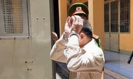 Giả chữ ký lãnh đạo chiếm đoạt tiền của dân, hai cán bộ lãnh án tù