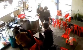 Nhóm đối tượng dùng gậy sắt đánh dã man hai học sinh ở Quảng Nam