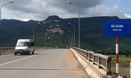 Tá hỏa phát hiện thi thể bé sơ sinh dưới chân cầu ở Quảng Nam