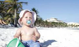 Ánh nắng gây nhiều nguy hiểm cho mắt trẻ em