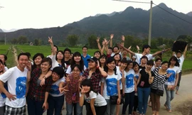 Sinh viên đi tour miễn phí cho khách nước ngoài