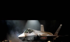 Một phiên bản máy bay chiến đấu F-35 do Lockheed Martin giới thiệu năm 2006	Ảnh: Matthew Ottero