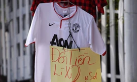 Ở vỉa hè cũng đổi tờ 2 USD!