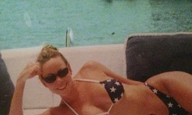 Mariah Carey mừng quốc khánh với bikini in cờ Mỹ