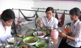 Thí sinh ở xa được miễn phí cơm trưa và chỗ nghỉ