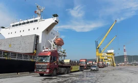  Tập đoàn Hoa Sen đã xuất khẩu lô hàng 15.000 tấn tôn, trị giá 12 triệu USD đi Mexico tại Cảng Tổng hợp Quốc tế Nghi Sơn (Thanh Hóa)