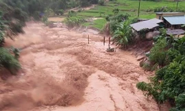 Lũ cuồn cuồn cuốn trôi hàng chục ngôi nhà, nhiều người mất tích ở huyện Quan Sơn (Thanh Hóa)