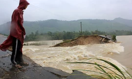 Hồ Đồng Đáng, xã Trường Lâm, huyện Tĩnh Gia (Thanh Hóa) bị vỡ khiến nhiều hộ dân bị ngập chìm trong nước năm 2013. 