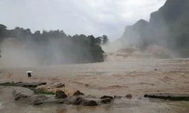 Do mưa lớn, khiến thác Bản Dốc ở Cao Bằng lũ về dồn dập