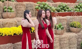 Giới trẻ TP.HCM nô nức rủ nhau diện đồ xinh xuống phố, Tết đang đến thật gần rồi!