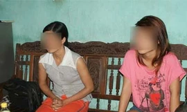 Nữ sinh kể vụ bị cô giáo đưa vào quán karaoke 'tiếp khách'