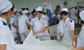 Khối ngành sức khỏe: Tăng chỉ tiêu... tăng thất nghiệp!