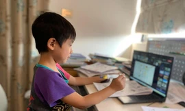 Học sinh lớp 1, 2 tại Hà Nội kiểm tra học kỳ trực tiếp. Ảnh: Đỗ Hợp