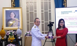 Cô giáo dân tộc Mường Hà Ánh Phượng nhận Giải thưởng Công chúa Thái Lan.