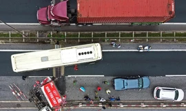 4 ôtô tông liên hoàn, đường Vành đai 3 trên cao tê liệt gần 15 km