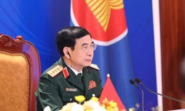 Đại tướng Phan Văn Giang, Bộ trưởng Bộ Quốc phòng Việt Nam, dự hội nghị tại điểm cầu Hà Nội. (Ảnh: Trọng Đức/TTXVN)