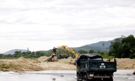 Khai thác cát để đãi vàng trái phép, gây chết người