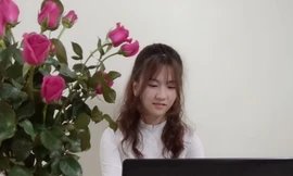 Nữ sinh 17 tuổi sắp tốt nghiệp đại học nhờ tăng cường học online