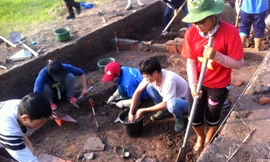 Khi sinh viên tập làm nhà khảo cổ học
