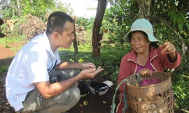 Kỳ lạ tục lệ bú vú kết nghĩa ở Ba Na