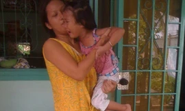 Vứt thẻ bảo hiểm y tế của trẻ vào thùng rác