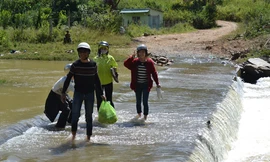 Đập tràn Suối Lạnh, nơi du khách bị cuốn mất tích.