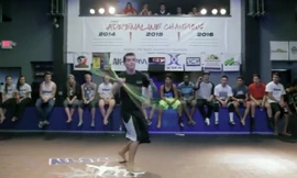 Chóng mặt xem võ sĩ múa côn nhị khúc và gậy gỗ