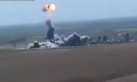 IS đánh bom liều chết, ôtô nổ trên không trung