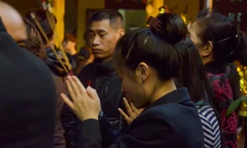 Người dân Hà thành nô nức đi lễ chùa ngày đầu năm