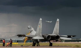 Tiêm kích Su-30MKI dễ dàng đánh bại siêu cơ Typhoon