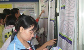 Tới đây hành khách có thể đặt vé và thanh toán trên điện thoại di động. (Ảnh minh hoạ).