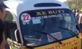 Clip cướp xe buýt chạy loạn xạ trên đường ở Hà Tĩnh