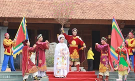 Hàng ngàn người đội nắng xem 'Vua Quang Trung' đuổi giặc Thanh