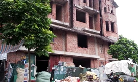 Hà Nội: Biệt thự tiền tỷ làm nơi bán trà đá, thu mua đồng nát